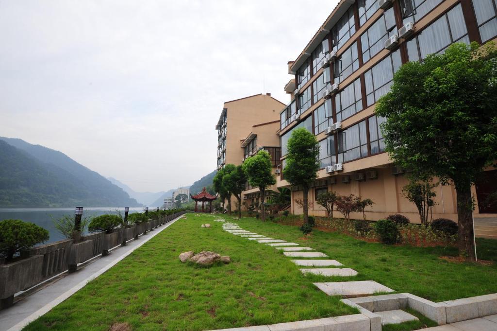 Jiande Yinyuan Hotel Tangcun Экстерьер фото
